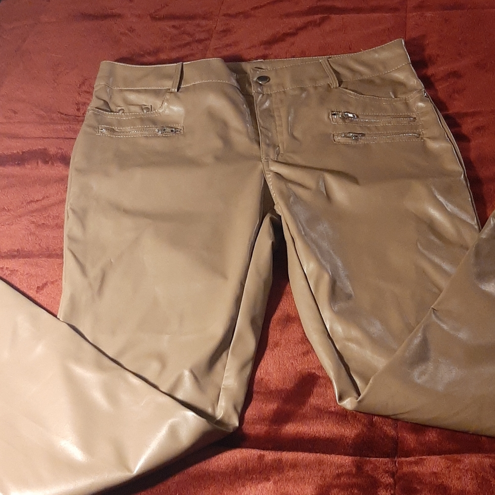 Faux leather pants tan with zippers